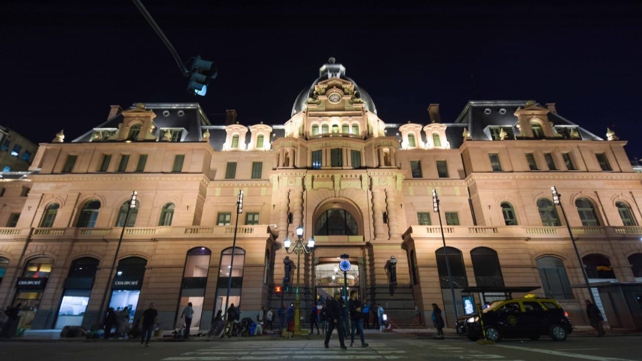 infra-estacion-constitucion-fachada-brasil-noche