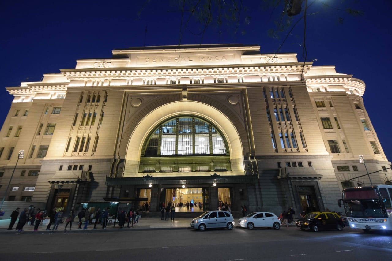 infra-estacion-constitucion-fachada-hornos-noche