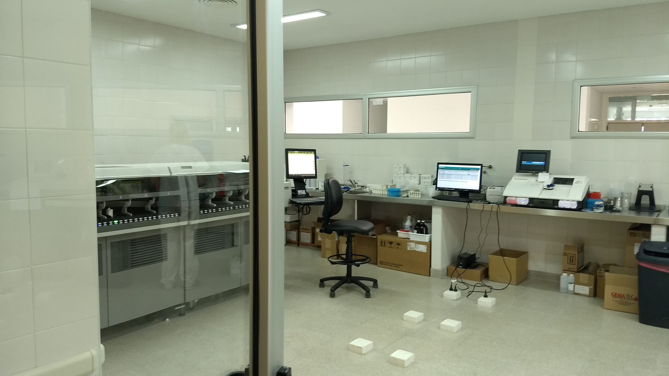 institucionales-hospital-cañuelas-laboratorio