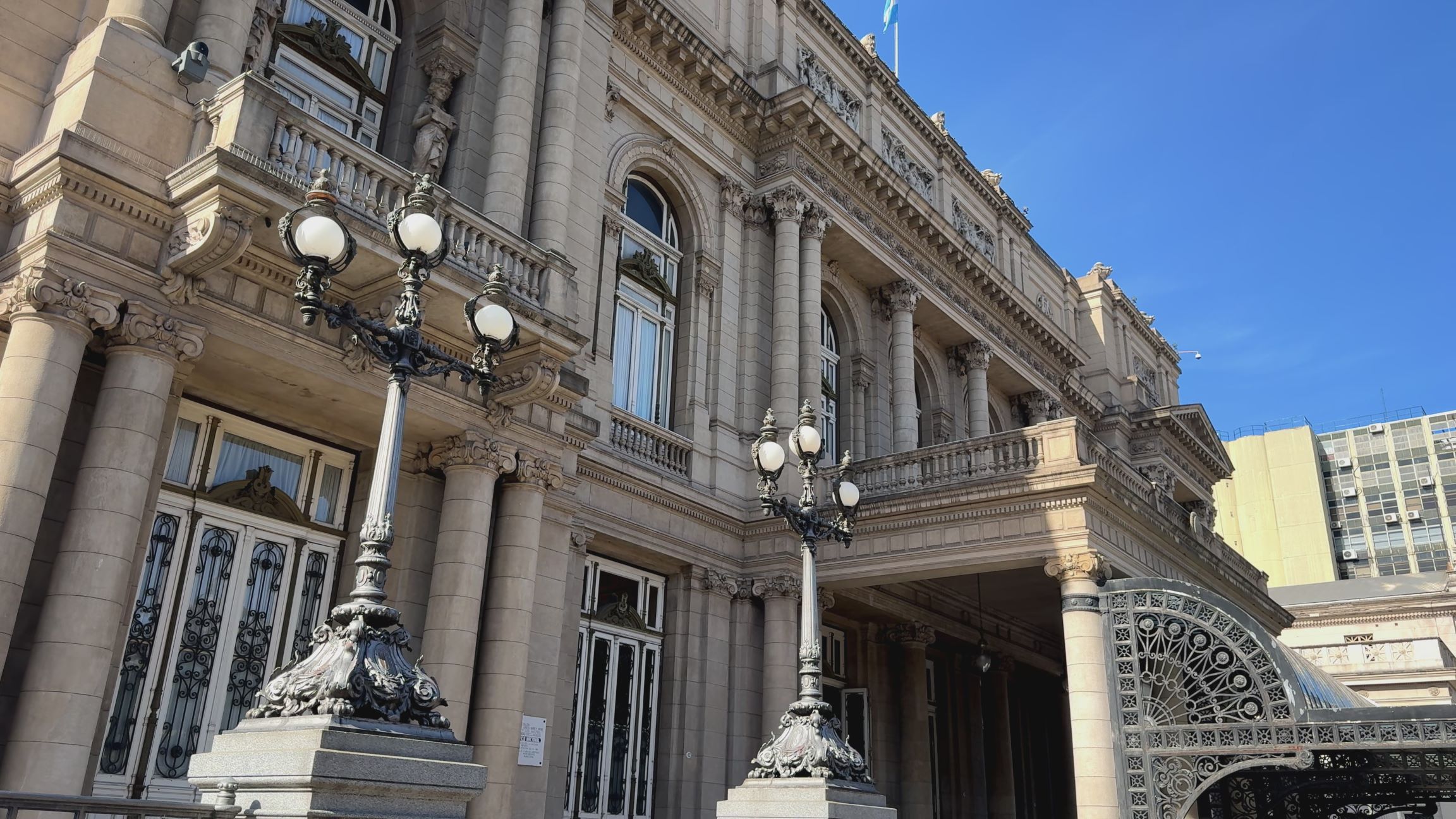 institucionales-teatro-colon-fachada-libertad
